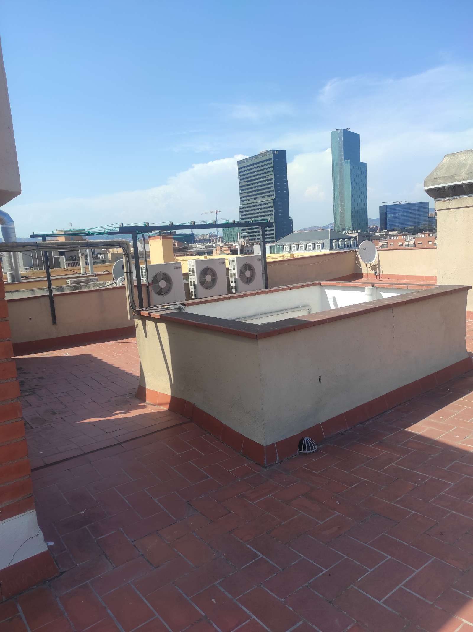 Terrace of Apartment to share in  Barcelona Capital  with Air Conditioner and Terrace