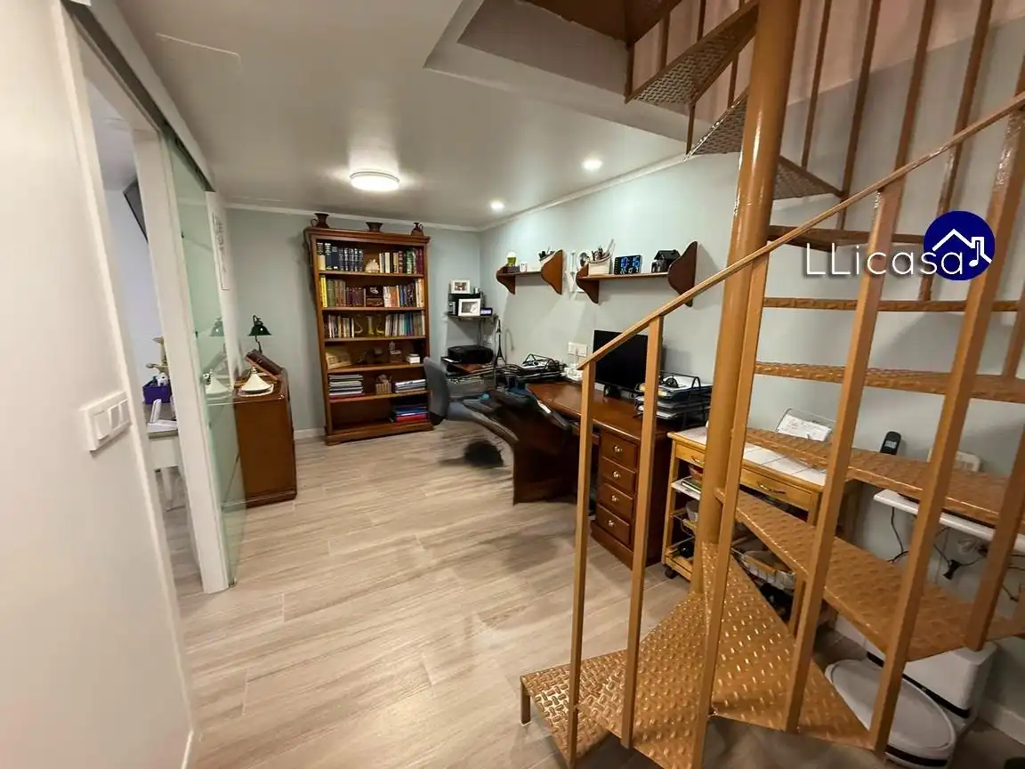 Casa adosada en venta en La Pobla de Vallbona con Aire acondicionado, Jardín privado y Terraza