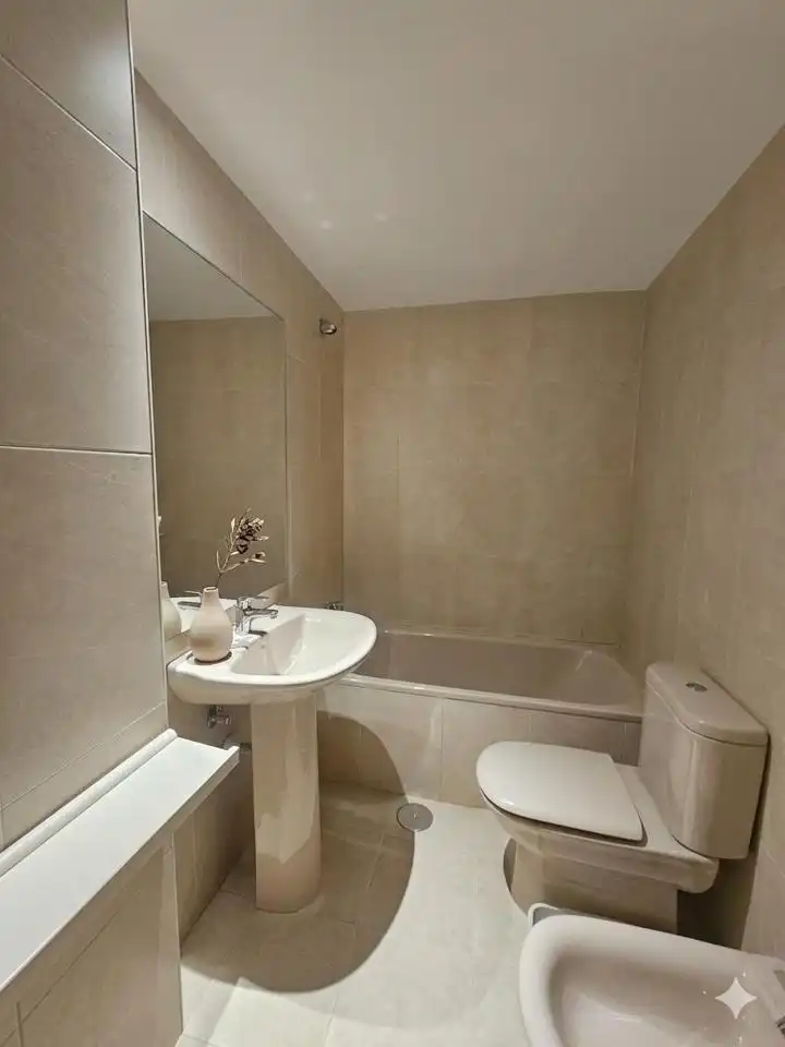 Baño de Apartamento en venta en Madrid con Aire acondicionado, Calefacción y Amueblado