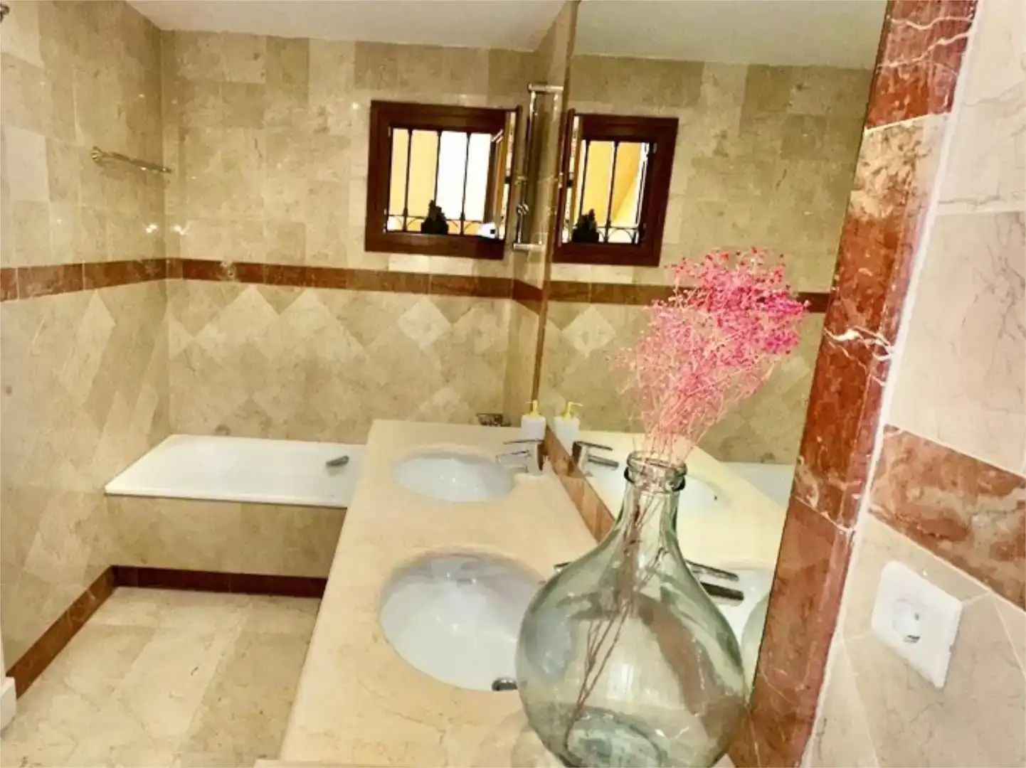 Bathroom of Flat for rent in Milla de Oro