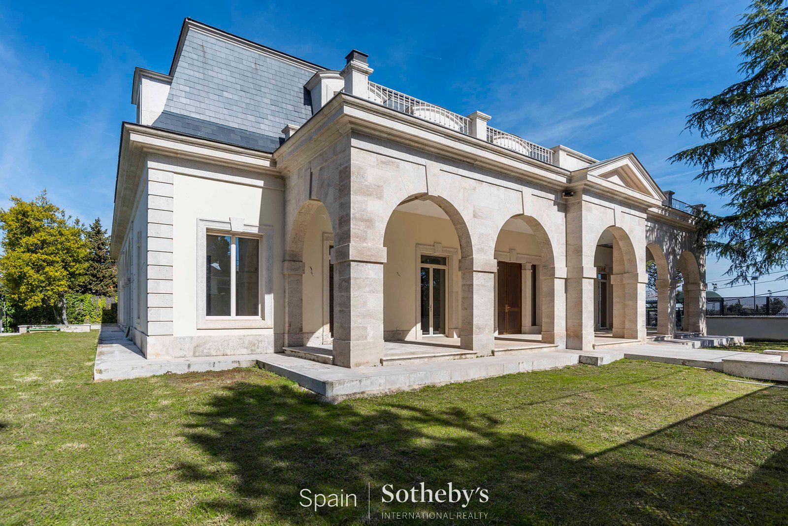 Vista exterior de Casa o chalet en venta en  Madrid Capital con Aire acondicionado, Calefacción y Jardín privado