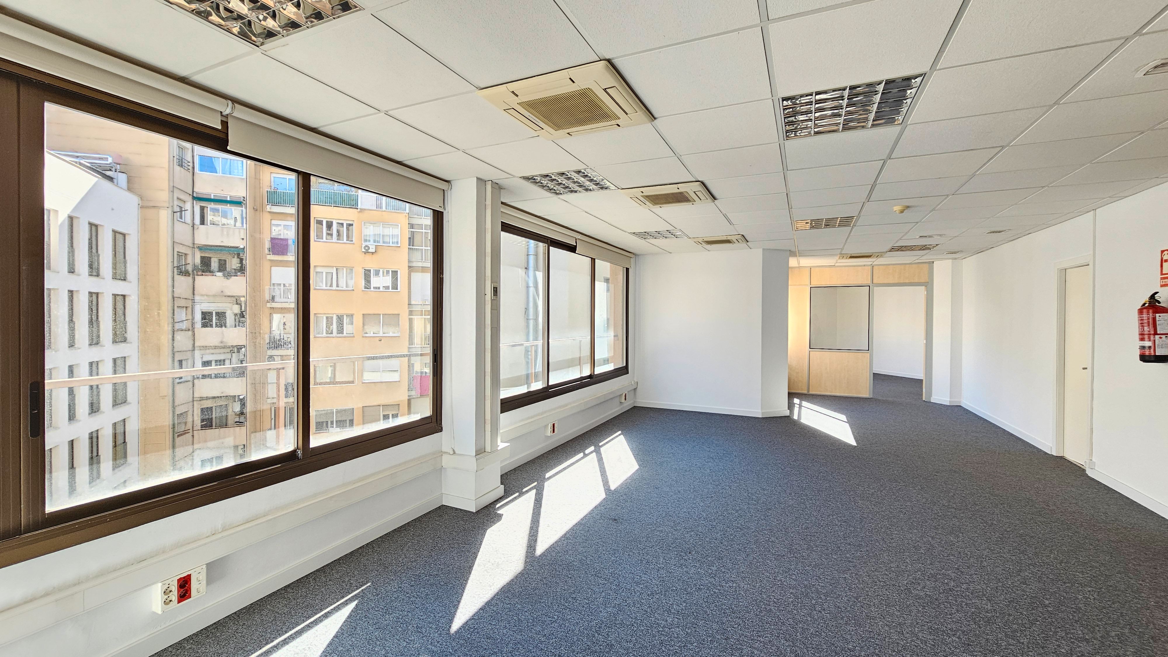 Office to rent in  Barcelona Capital  with Air Conditioner and Internet