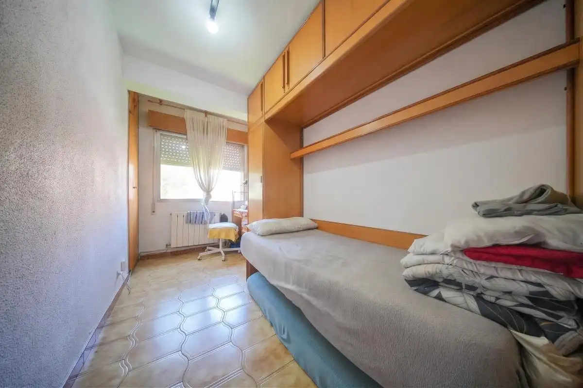Dormitori de Pis en venda en Madrid amb Calefacció, Terrassa i Moblat