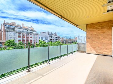 Appartamento con balcone in vendita a Gran Via de les Corts Catalanes