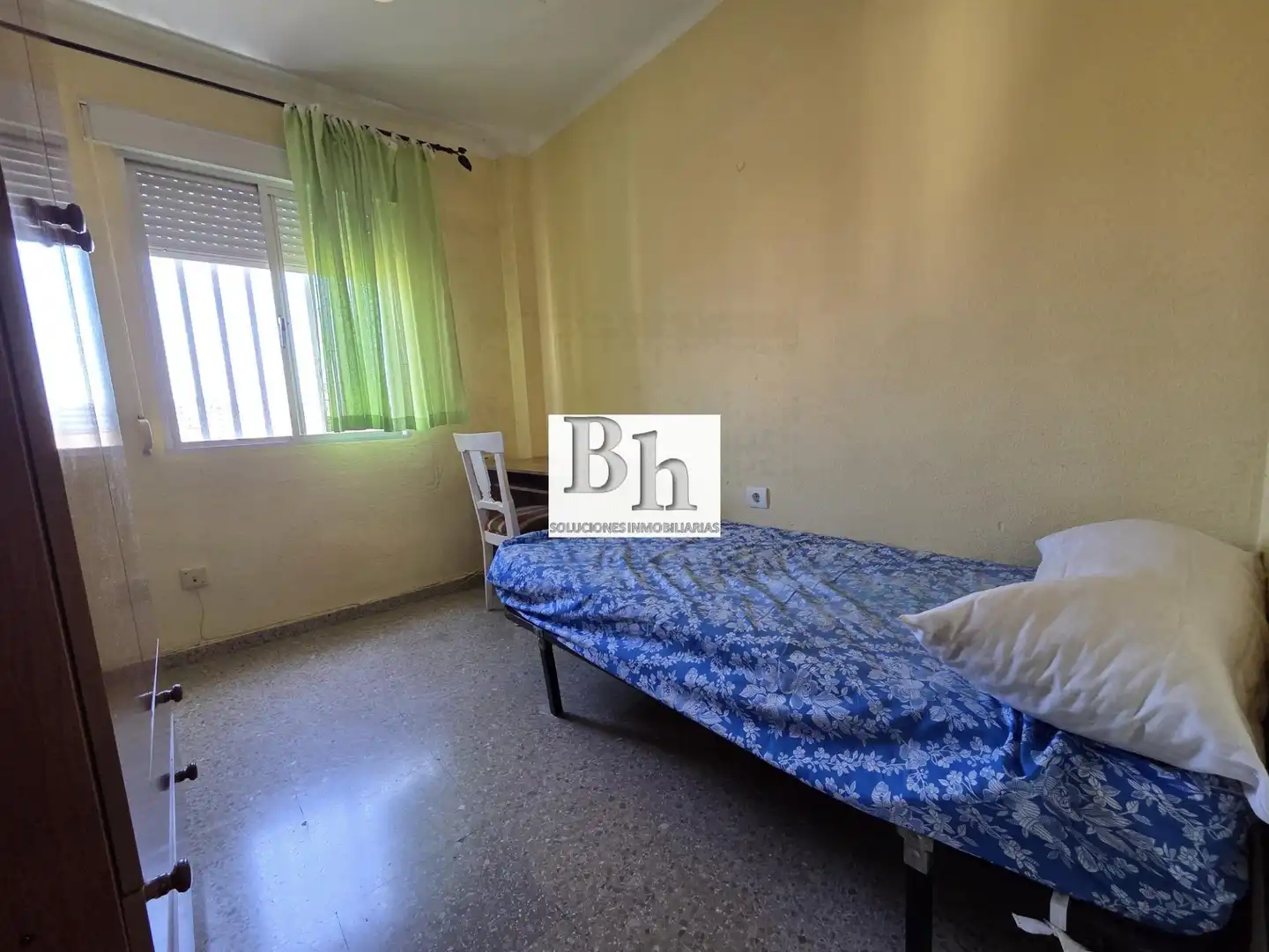 Habitación de Piso de alquiler en Málaga con Terraza y Amueblado