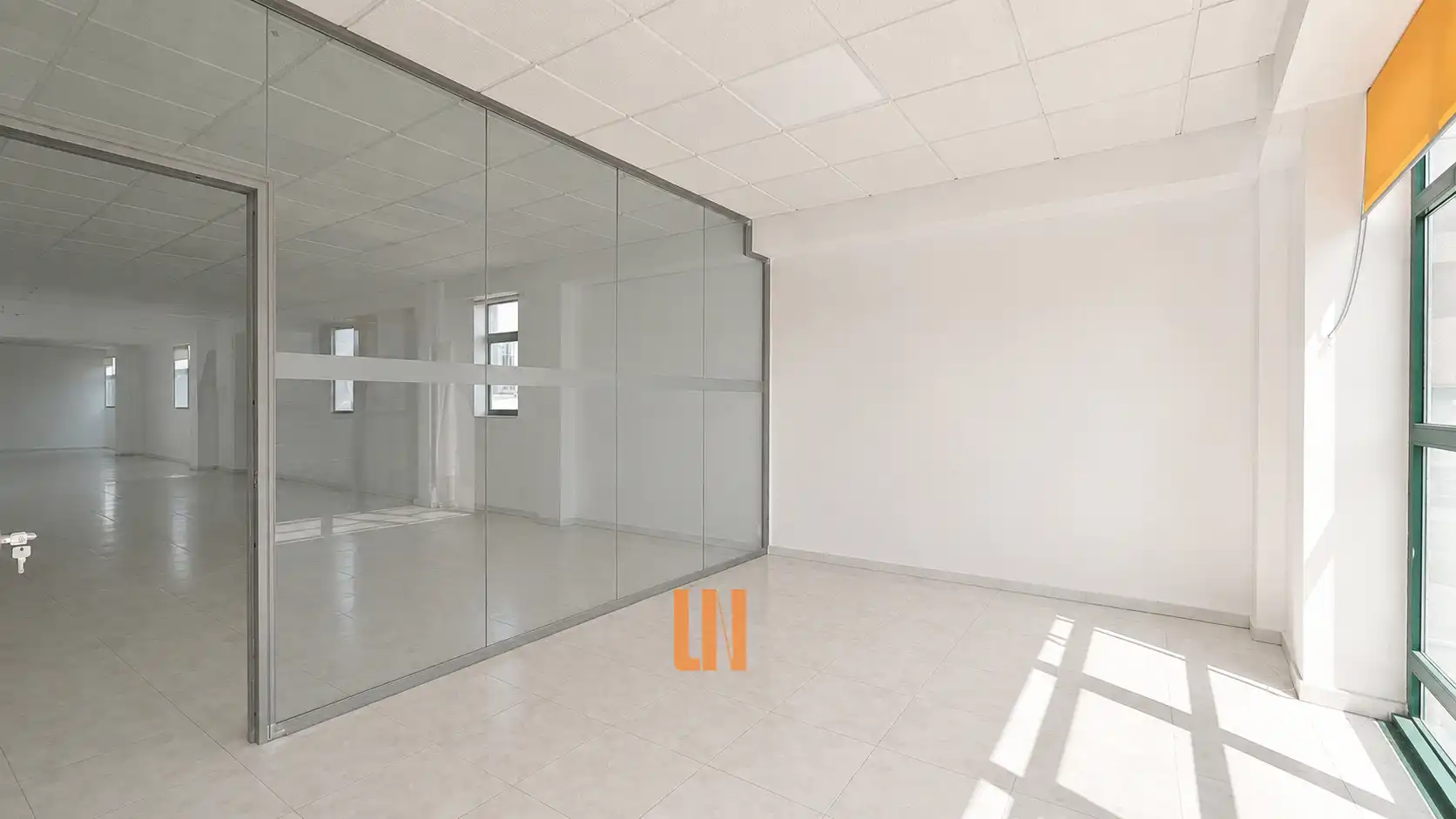 Oficina de lloguer a Avenida Quinta, 213, Mesoiro