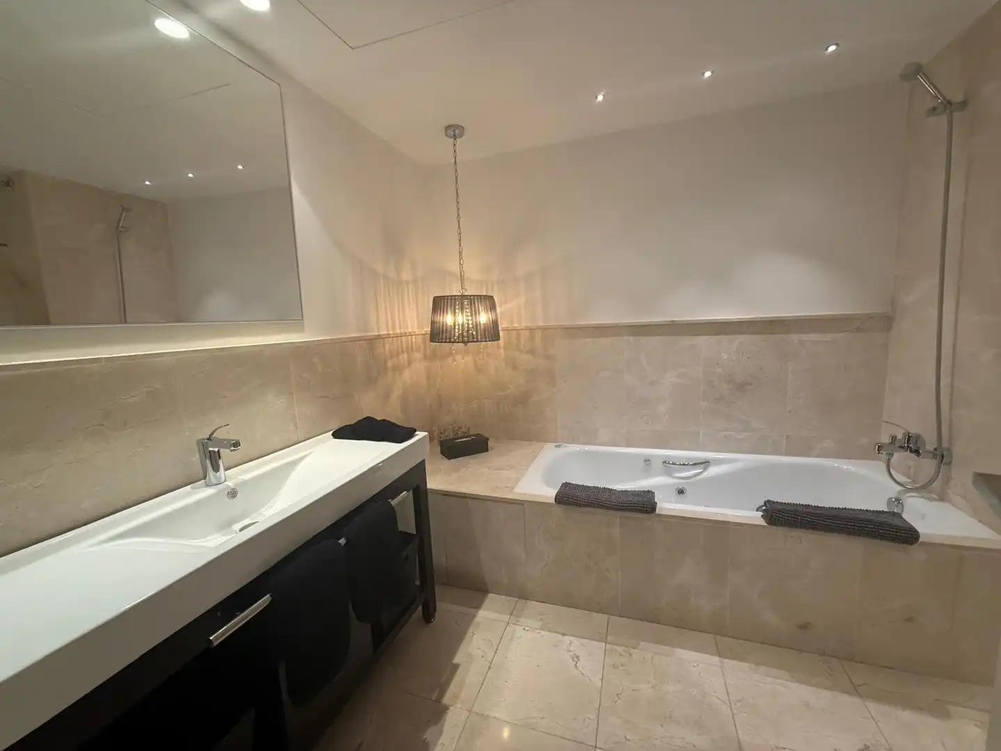 Bathroom of Apartments for rent in Benahavís  with Air Conditioner, Terrace and Swimming Pool