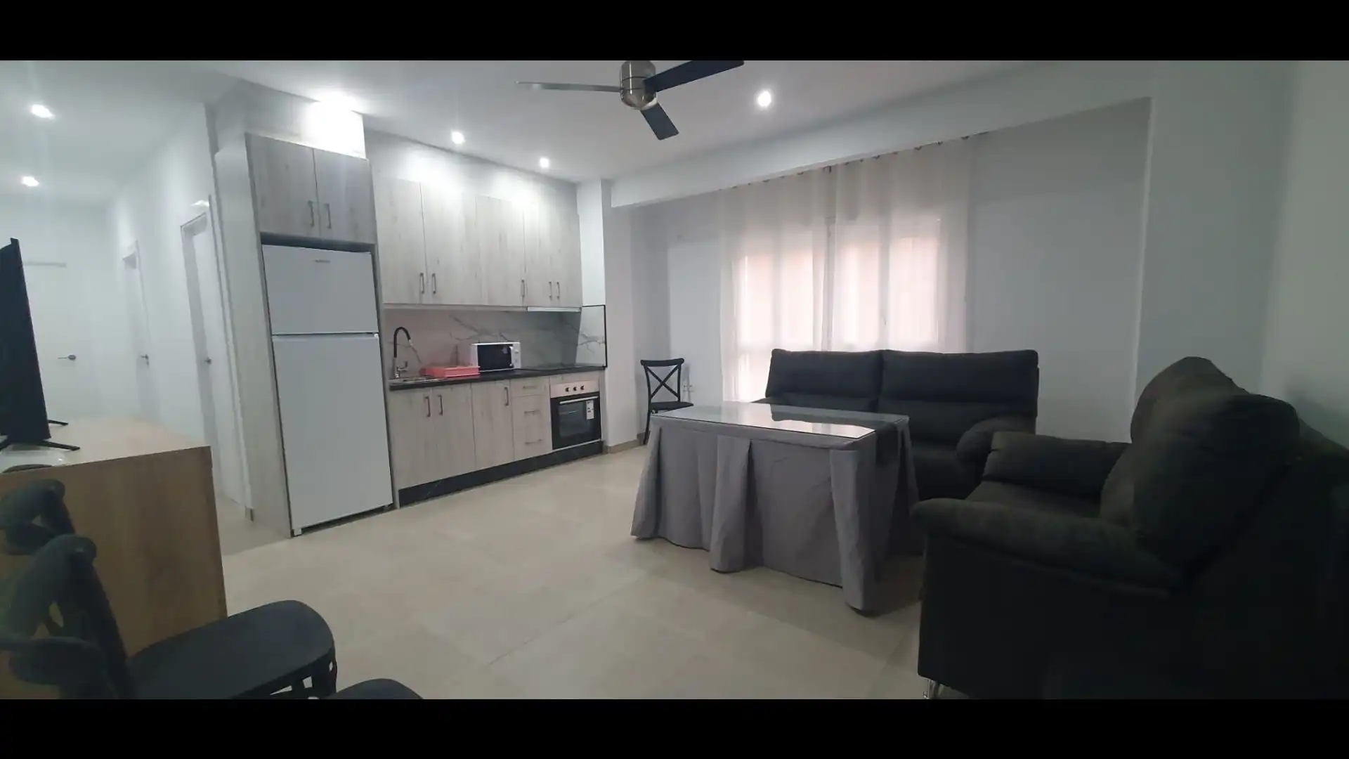Flat with terrace to rent in Calle Úbeda 45