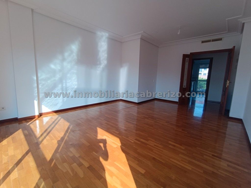 Sala d'estar de Pis en venda en Villamediana de Iregua amb Aire condicionat, Calefacció i Parquet