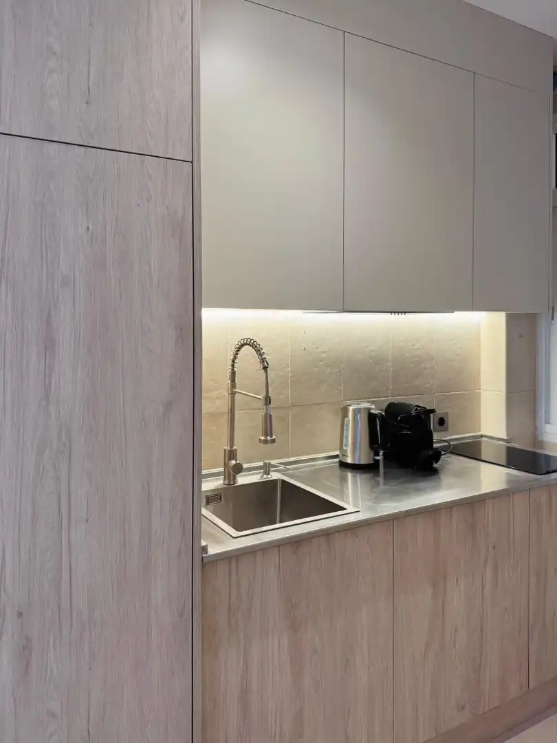 Cuina de Apartament de lloguer en Málaga amb Moblat i Rentadora