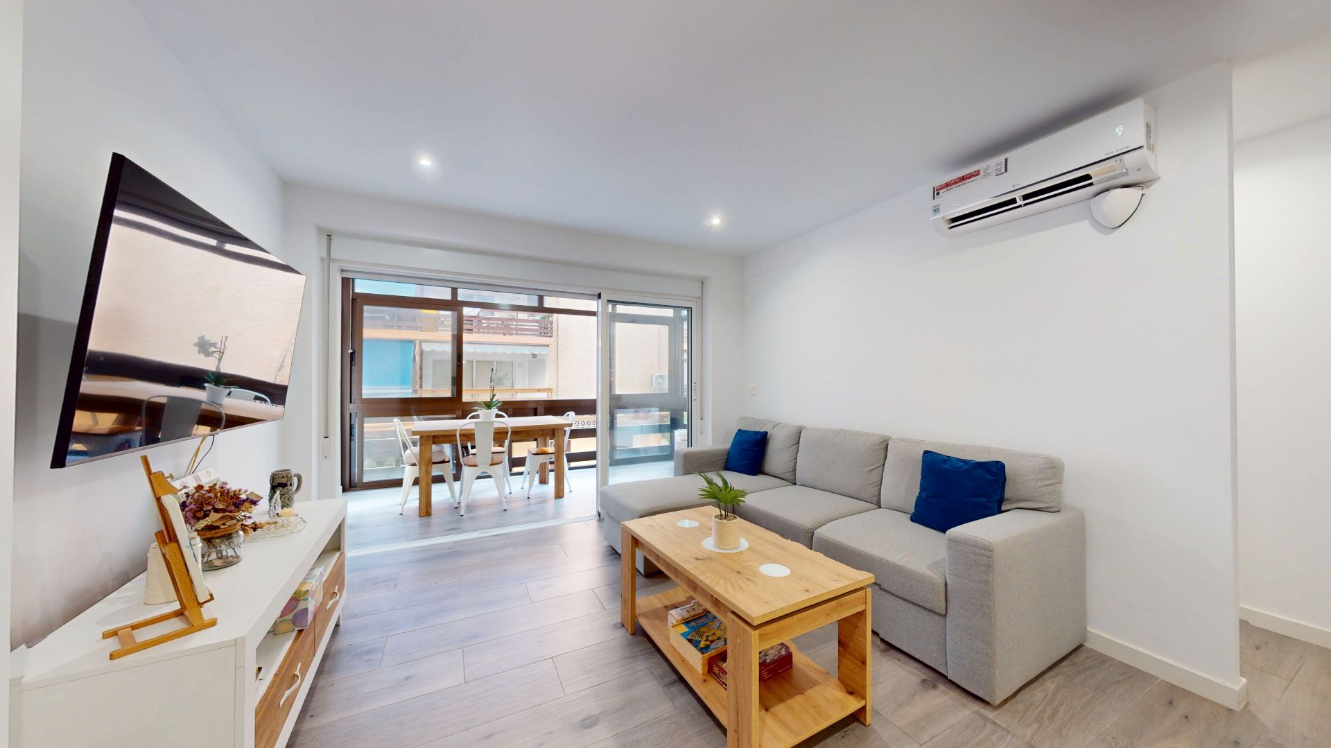 Sala d'estar de Pis en venda en El Campello amb Aire condicionat, Jardí privat i Terrassa