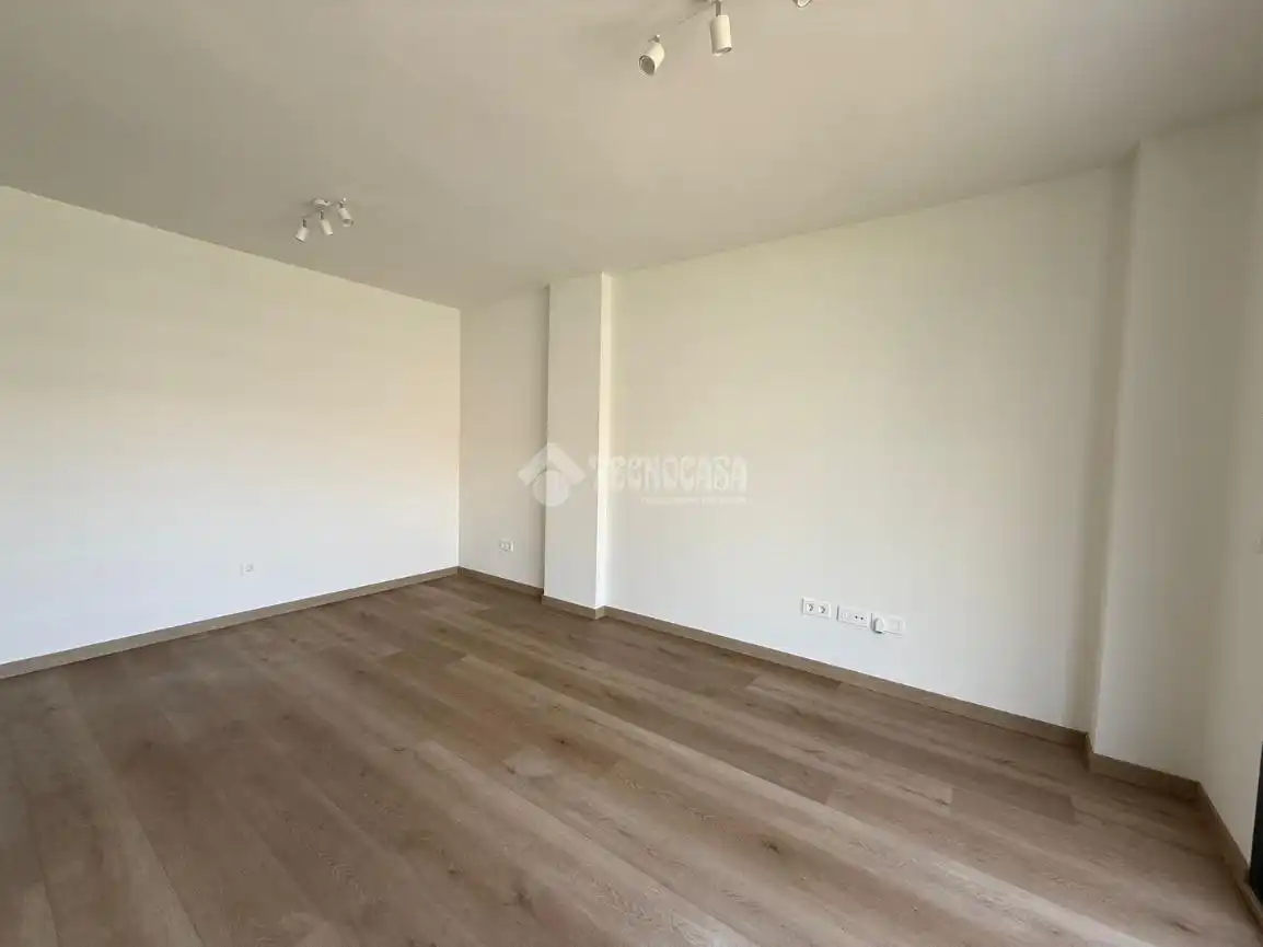 Schlafzimmer von Wohnung zur Miete in Camas mit Terrasse und Abstellraum