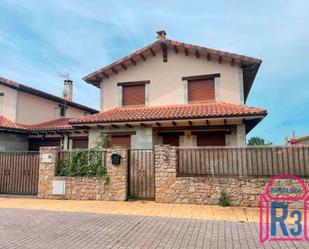 Vista exterior de Casa o xalet en venda en Valverde de la Virgen amb Calefacció i Terrassa