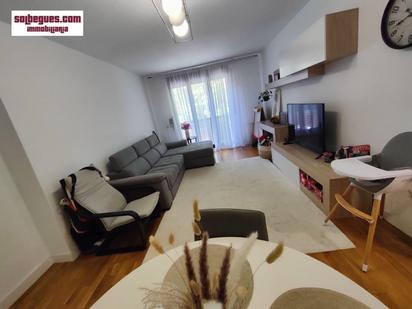 Living room of Flat for sale in Begues  with Heating, Storage room and Furnished