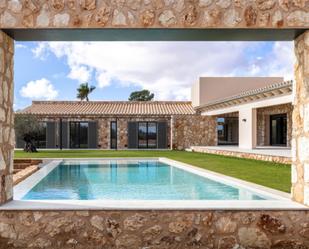 Vista exterior de Finca rústica en venda en Llucmajor amb Aire condicionat, Terrassa i Piscina