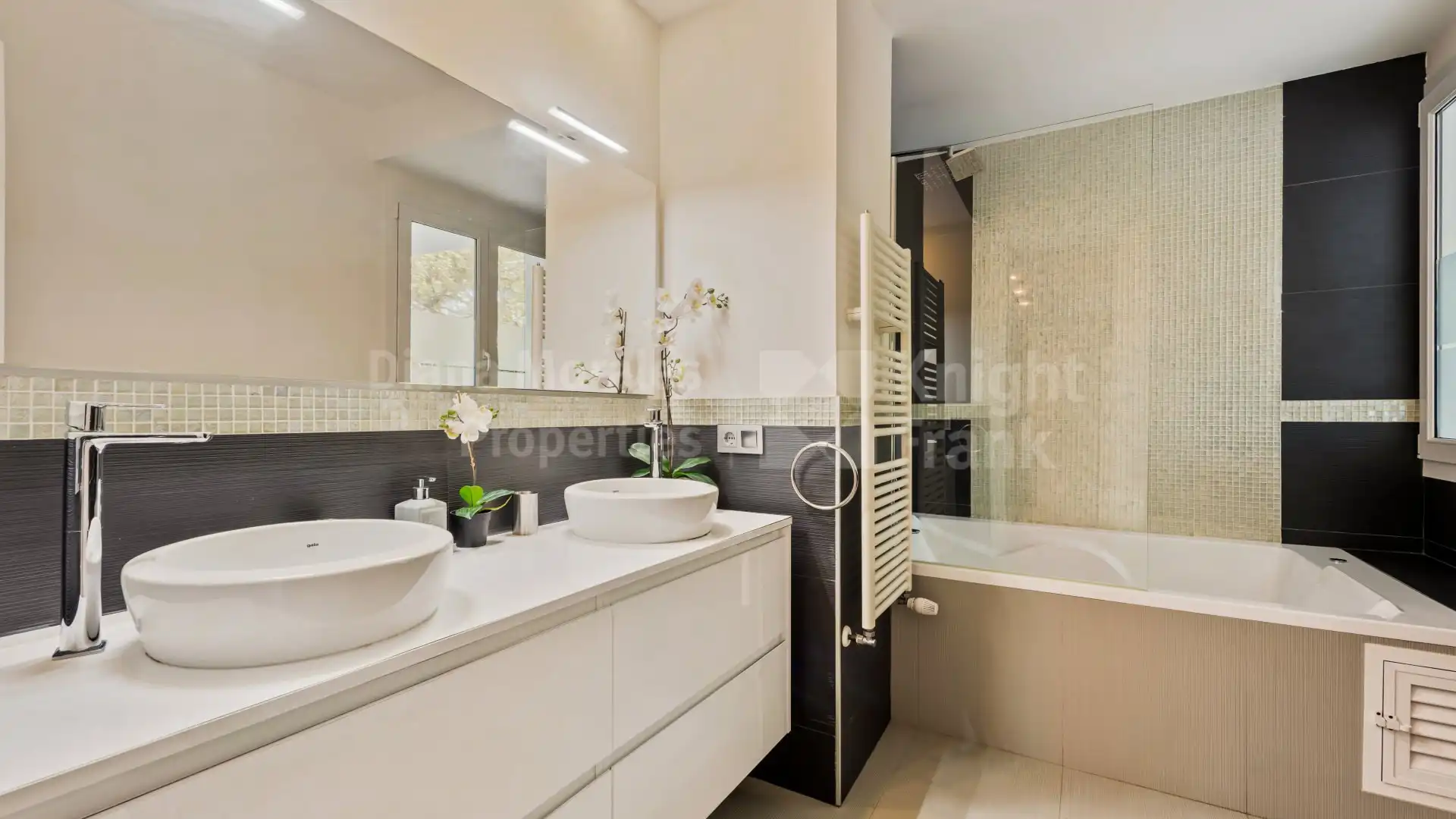 Baño de Casa o chalet en venta en Marbella con Aire acondicionado, Jardín privado y Terraza