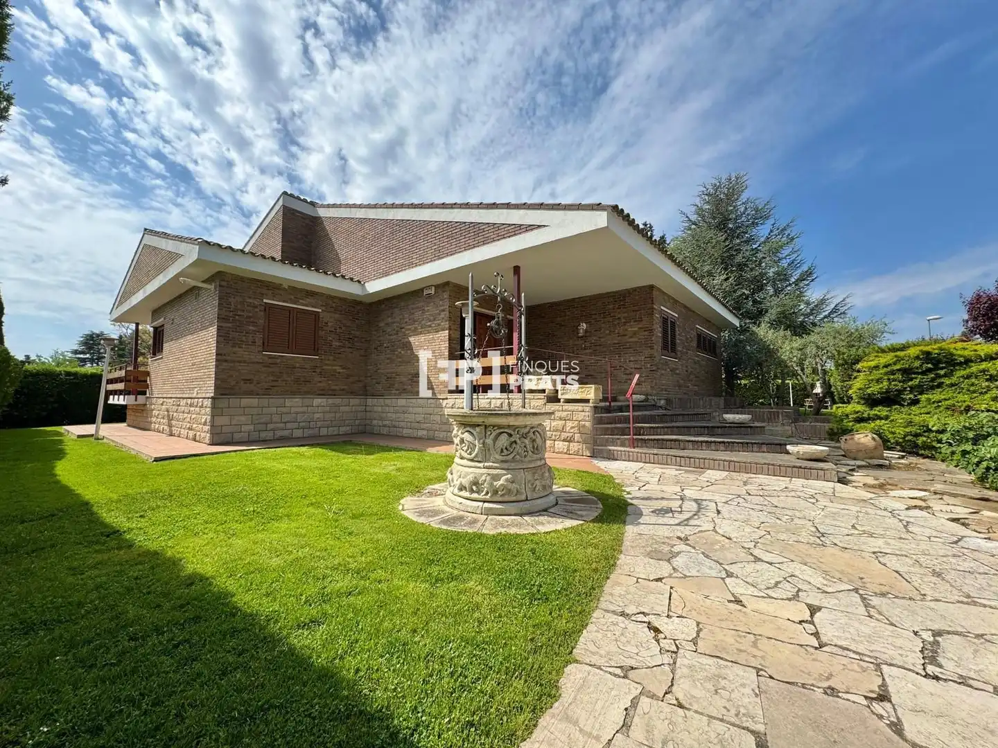 Außenansicht von Haus oder Chalet zum Verkauf in Alpicat mit Heizung, Terrasse und Abstellraum