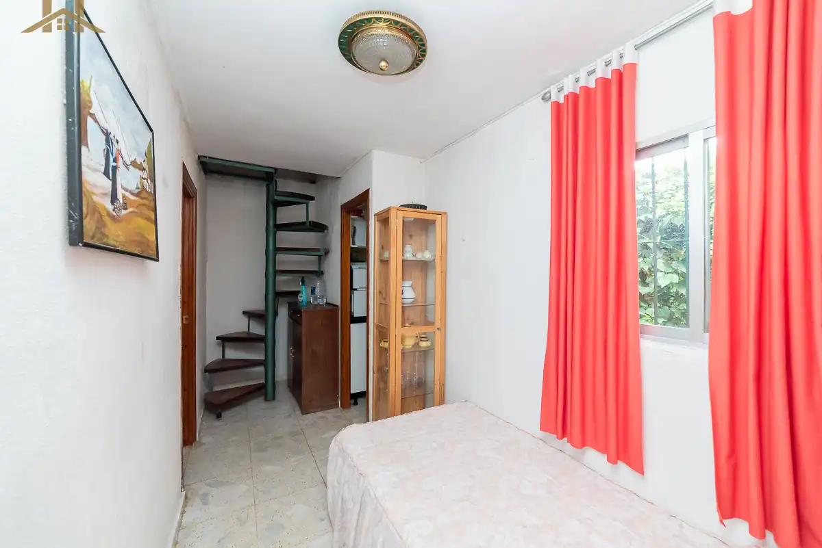 Dormitori de Casa o xalet en venda en Santa María de la Alameda amb Traster
