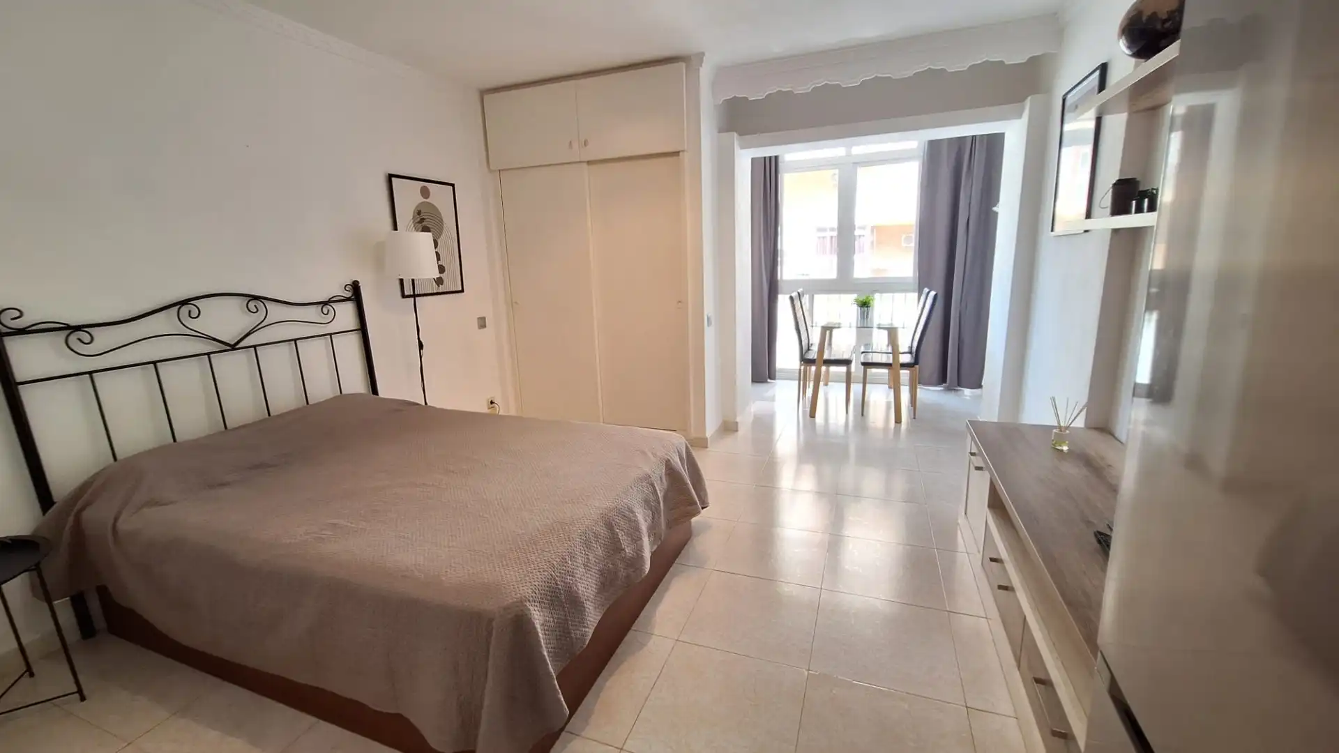 Habitación de Estudio en venta en Benalmádena con Aire acondicionado, Terraza y Amueblado
