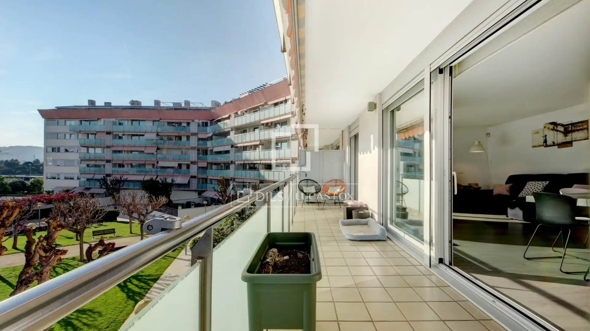 Exterior view of Flat for sale in Sant Joan Despí  with Air Conditioner, Terrace and Storage room