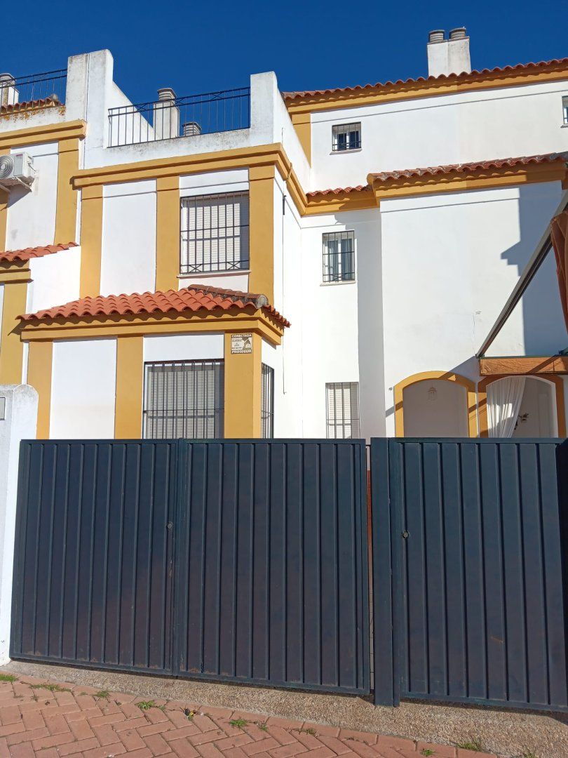 Vista exterior de Casa adosada en venda en Castilleja de la Cuesta amb Aire condicionat, Calefacció i Terrassa