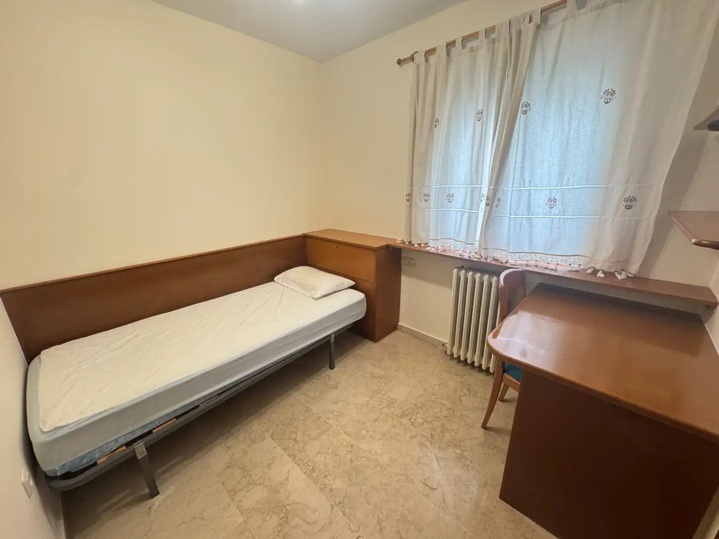 Bedroom of Flat for rent in Jaén  with Air Conditioner, Heating and Terrace