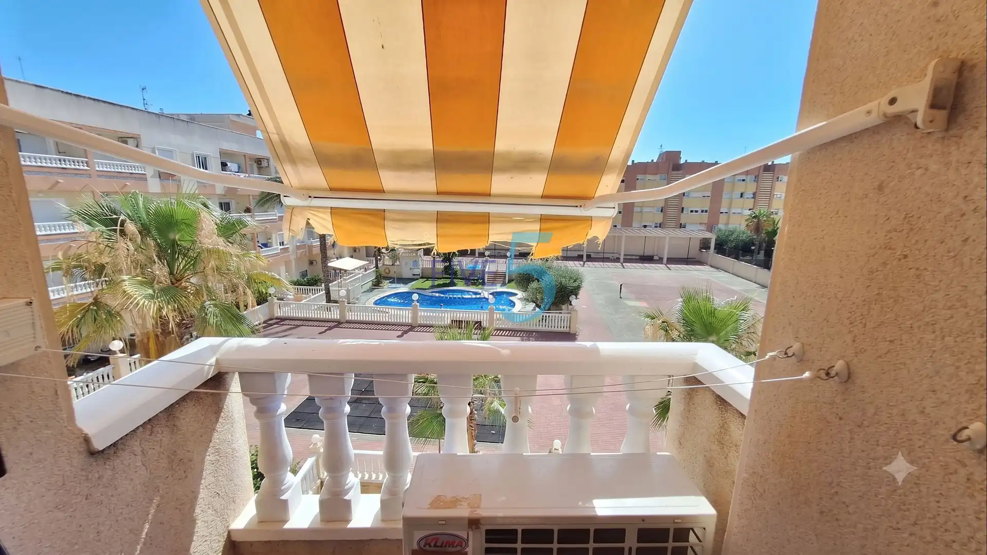 Piscina de Estudi en venda en Torrevieja amb Aire condicionat, Piscina i Balcó