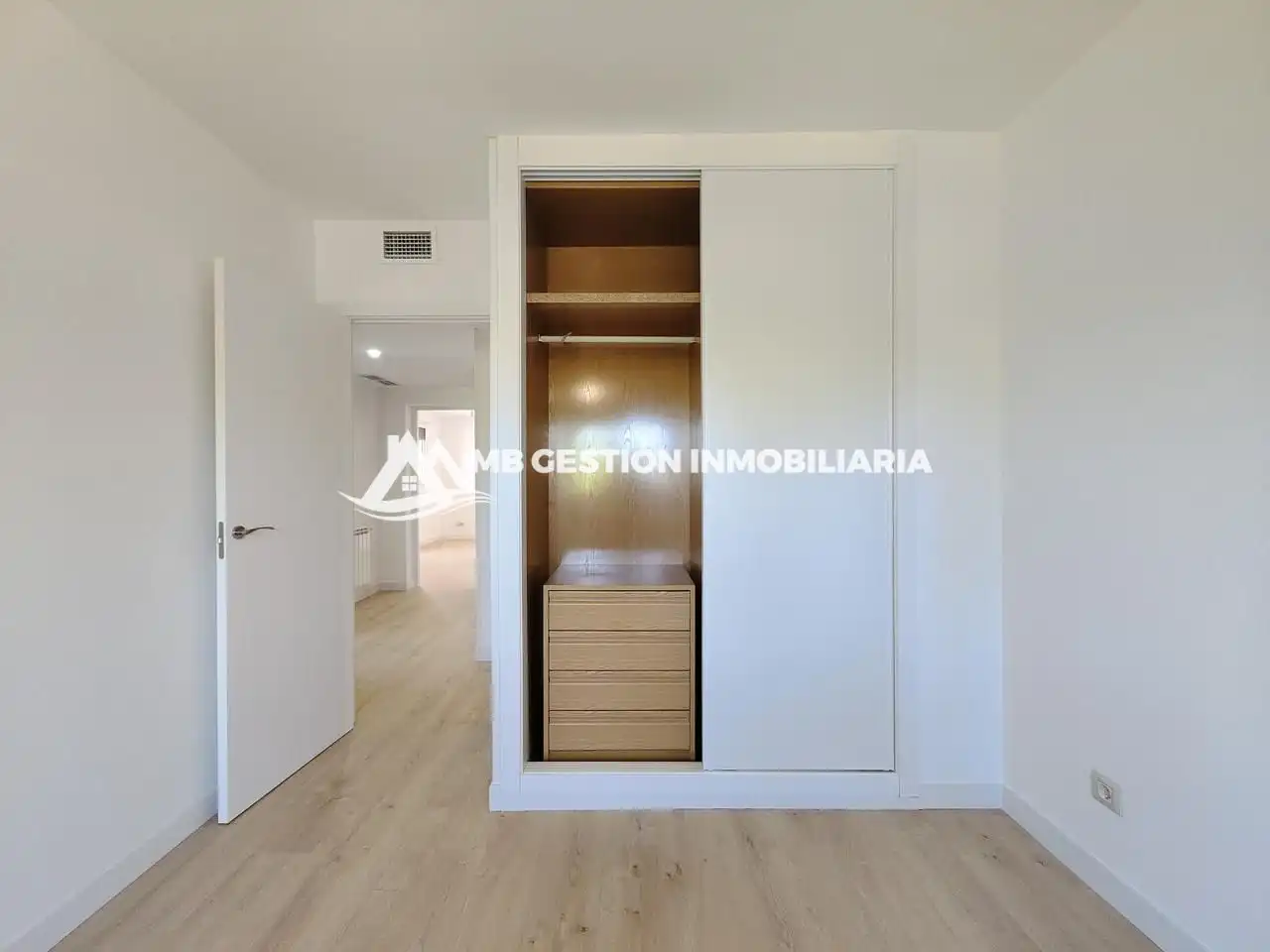 Habitación de Casa adosada en venta en Fuenlabrada con Aire acondicionado, Calefacción y Jardín privado