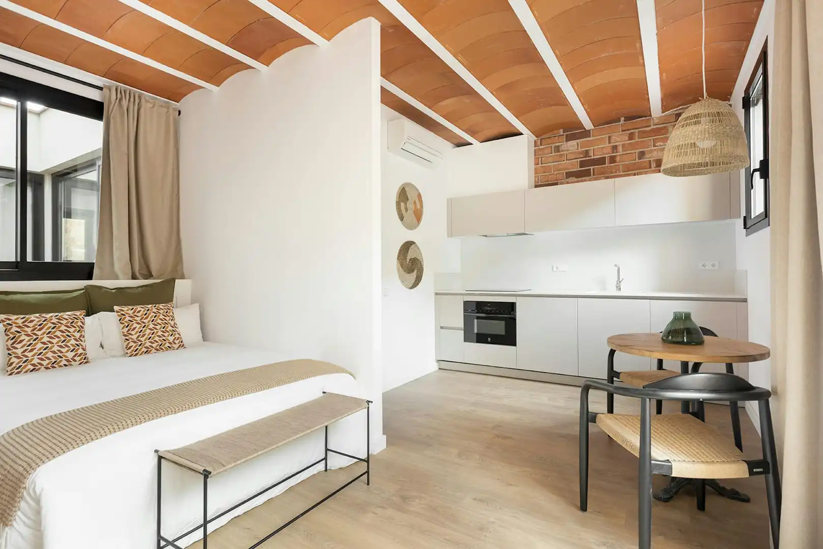 Schlafzimmer von Wohnung zur Miete in Barcelona mit Klimaanlage, Heizung und Privatgarten
