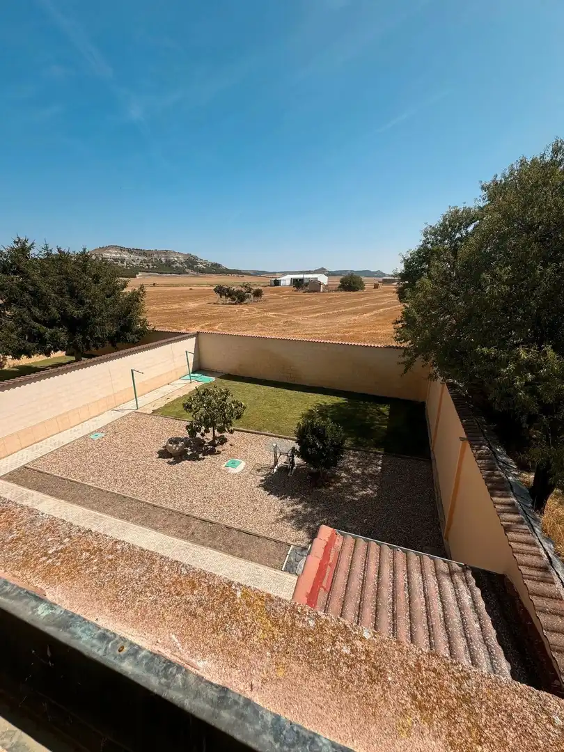 Jardín de Casa adosada en venta en Valoria la Buena con Calefacción, Jardín privado y Parquet