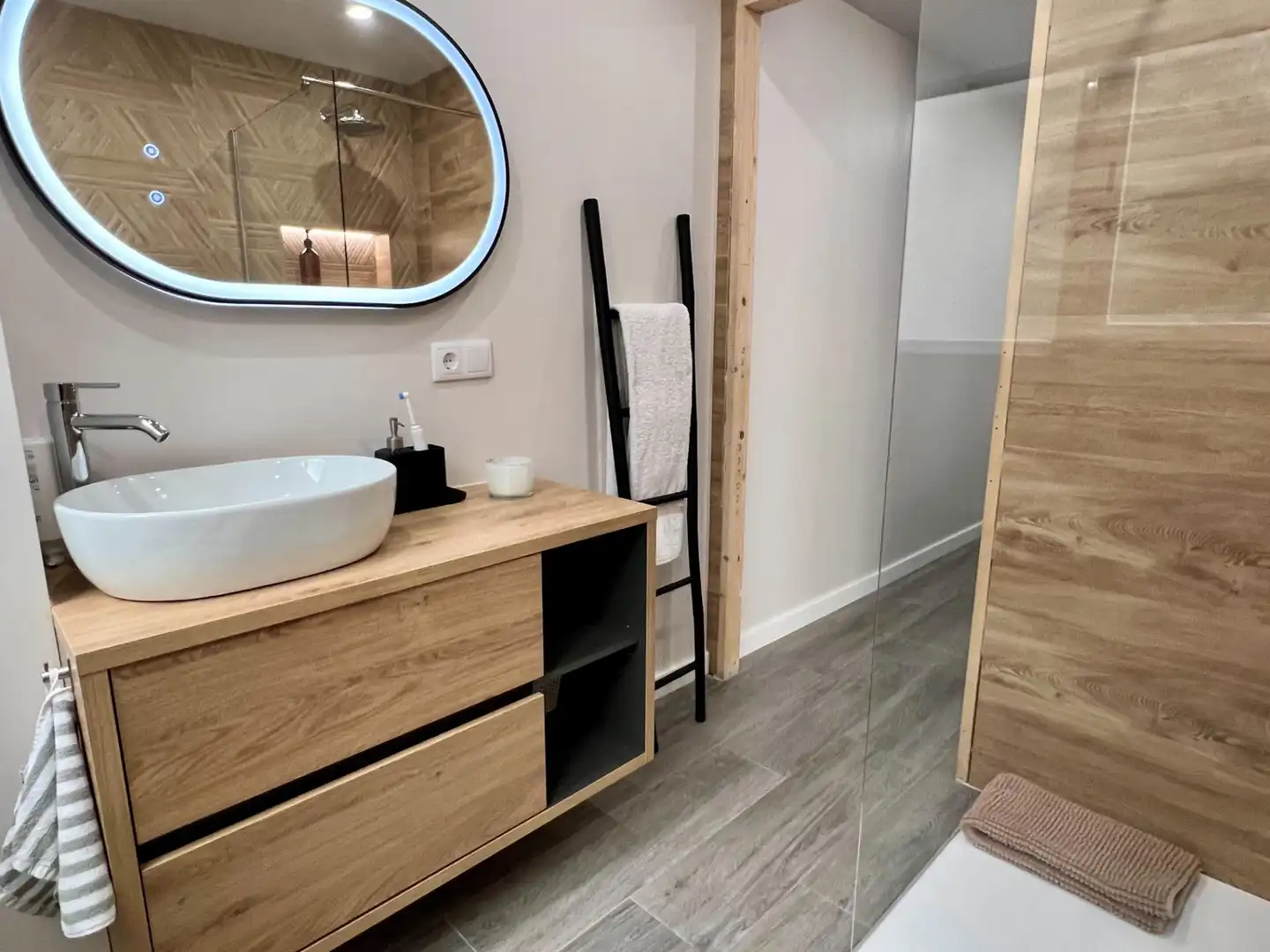 Bathroom of Flat for rent in Elche / Elx  with Air Conditioner and Furnished