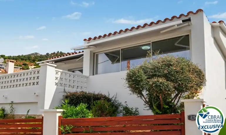 Vista exterior de Casa o chalet en venta en Roses con Aire acondicionado, Calefacción y Piscina