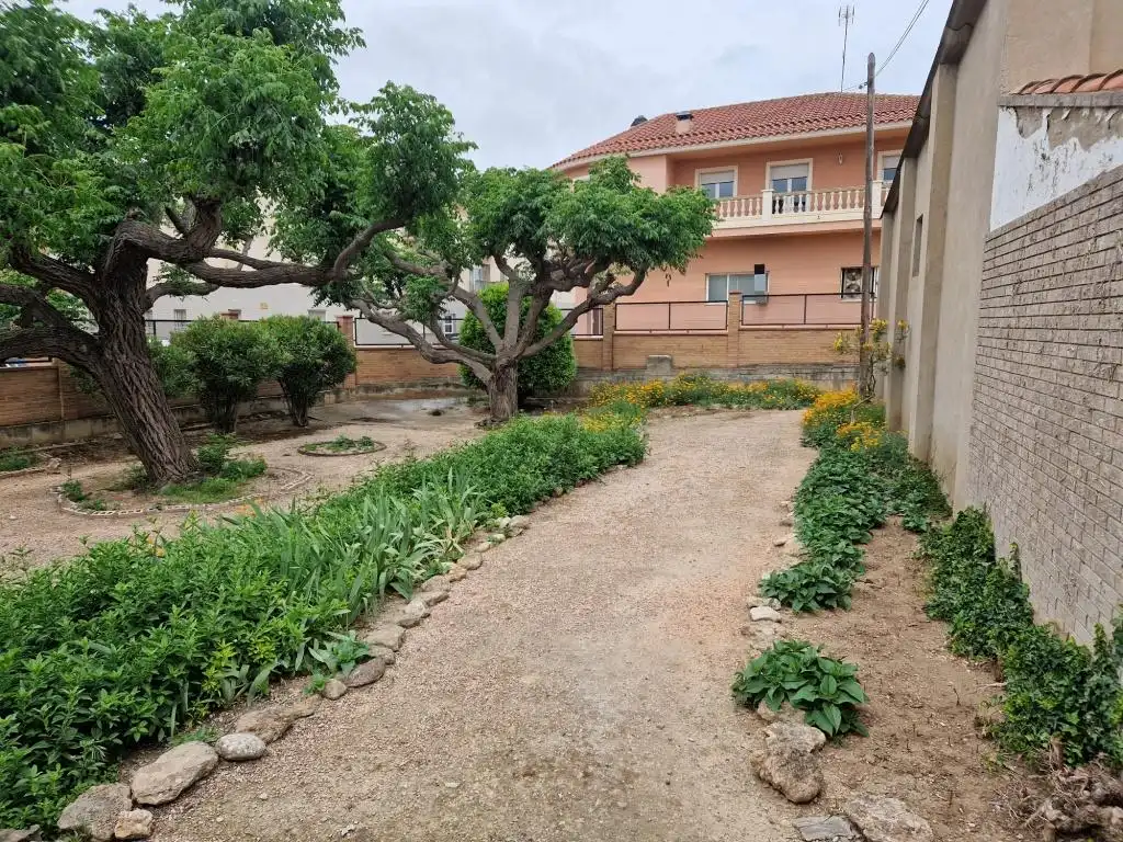 Houses for sale in Almacelles  with Air Conditioner, Heating and Private garden
