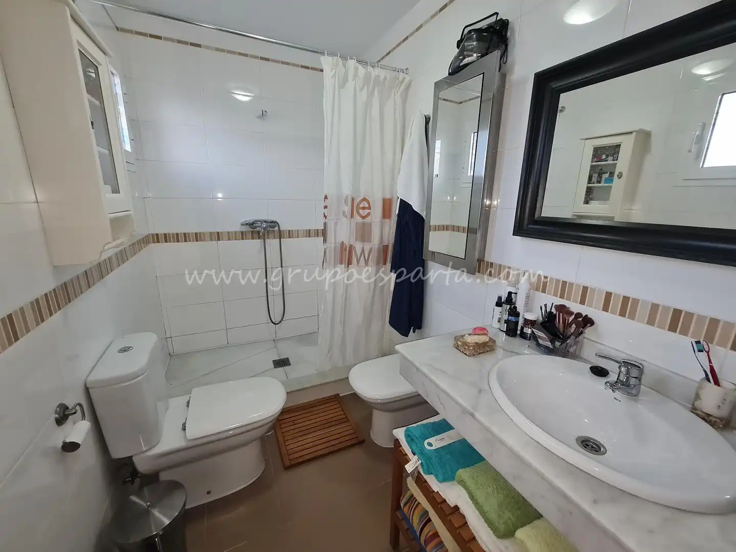 Baño de Casa adosada en venta en Huévar del Aljarafe con Aire acondicionado, Jardín privado y Terraza