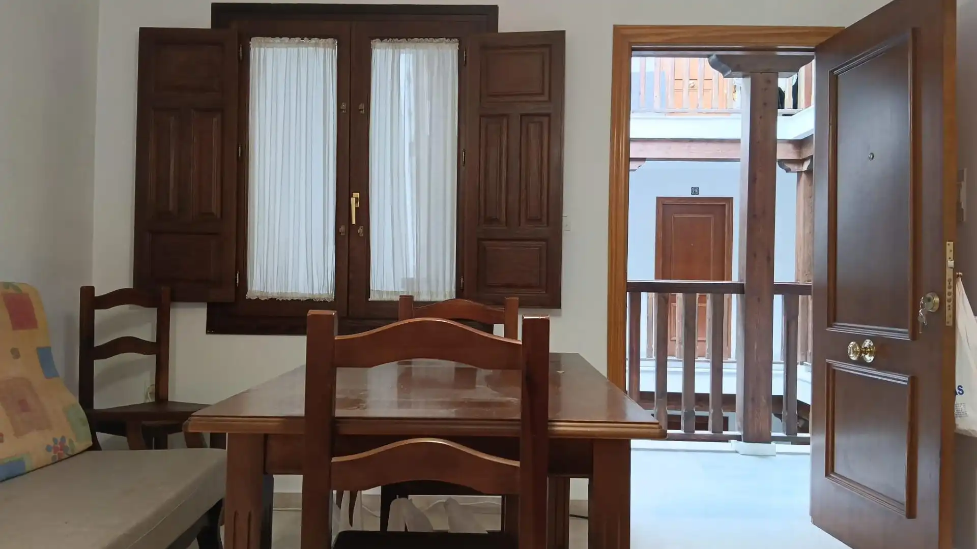 Comedor de Piso de alquiler en  Granada Capital con Calefacción y Amueblado