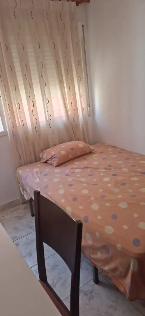 Habitación de Apartamento de alquiler en Valencia con Amueblado, Horno y Microondas