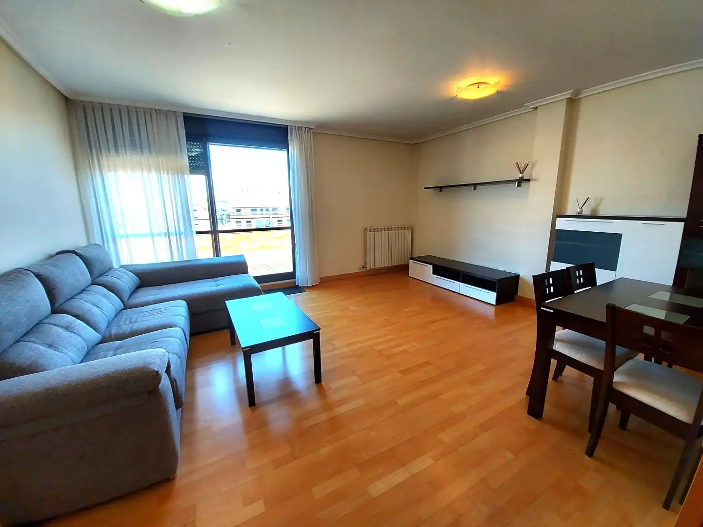 Sala d'estar de Àtic en venda en  Logroño amb Aire condicionat, Calefacció i Parquet