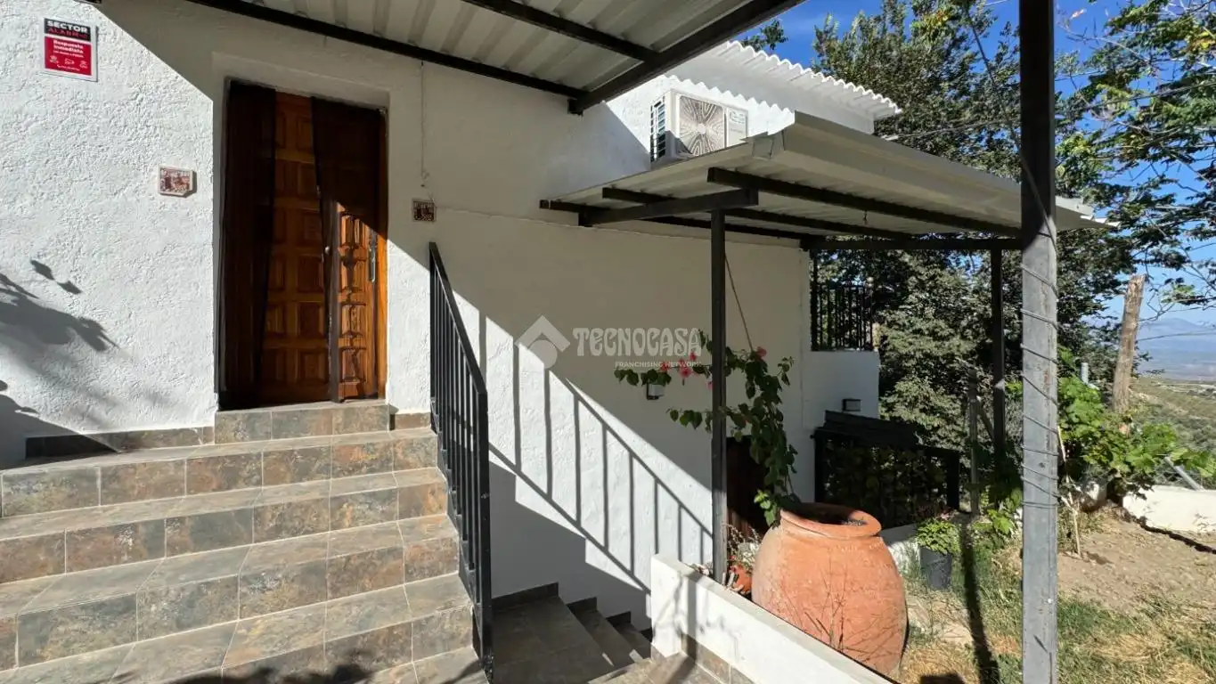 Vista exterior de Casa o chalet en venta en Alpujarra de la Sierra con Aire acondicionado, Trastero y Amueblado