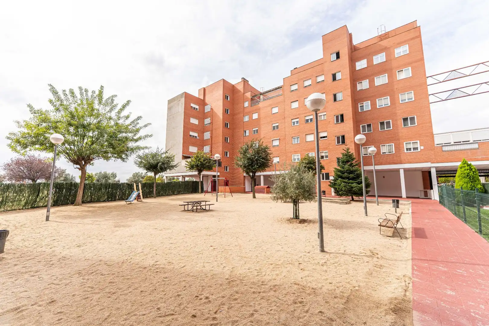 Vista exterior de Piso en venta en Universidad - Hospital