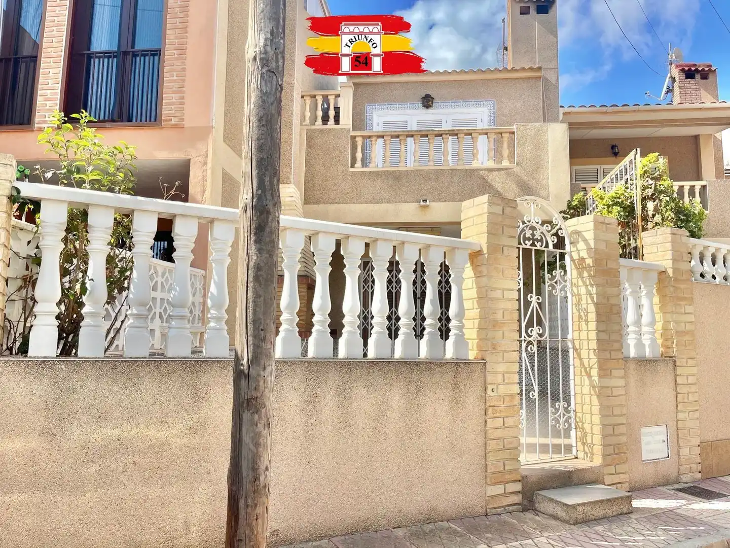 Vista exterior de Casa o chalet en venta en Torrevieja con Terraza, Amueblado y Balcón