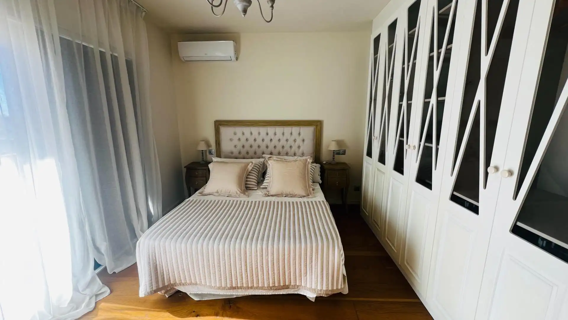 Bedroom of Houses for sale in Cambrils  with Air Conditioner, Private garden and Parquet flooring