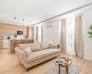 Sala d'estar de Apartament en venda en  Madrid Capital amb Terrassa