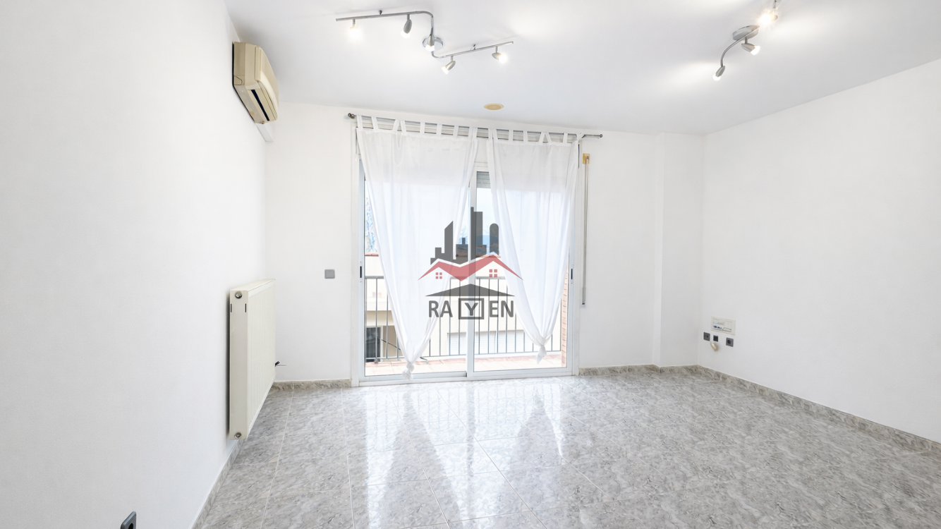 Dormitori de Dúplex en venda en Figueres amb Calefacció i Jardí privat