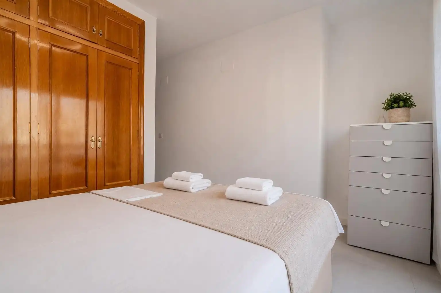 Dormitori de Apartament de lloguer en Pilar de la Horadada amb Terrassa, Moblat i Forn