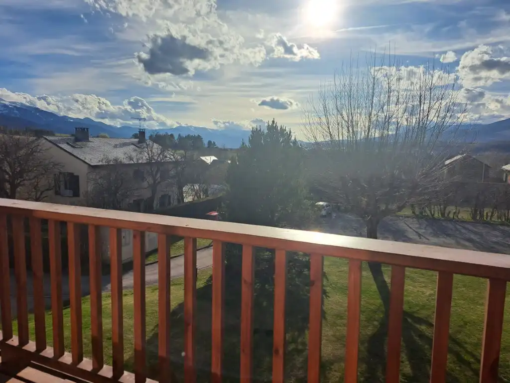 Vista exterior de Dúplex de alquiler en Puigcerdà con Calefacción, Parquet y Terraza