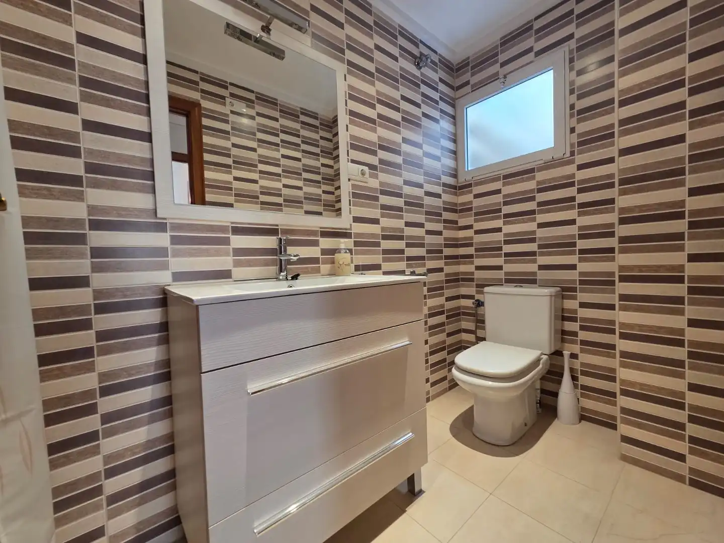 Badezimmer von Wohnung zum Verkauf in Elda mit Balkon