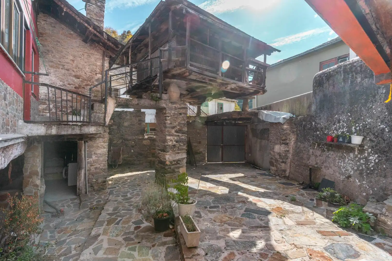 Vista exterior de Casa o xalet en venda en Cangas del Narcea amb Calefacció, Jardí privat i Terrassa