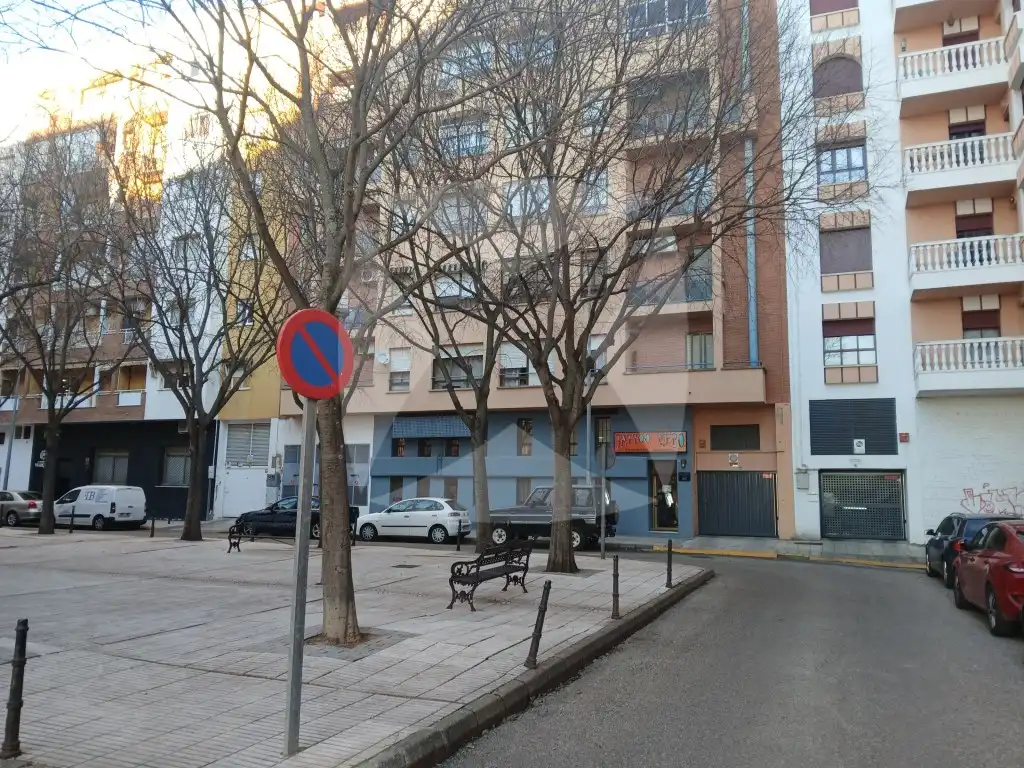 Garatge de lloguer a Plaza de Antonio Zoido Diaz, Maria Auxiliadora - Barriada de Llera