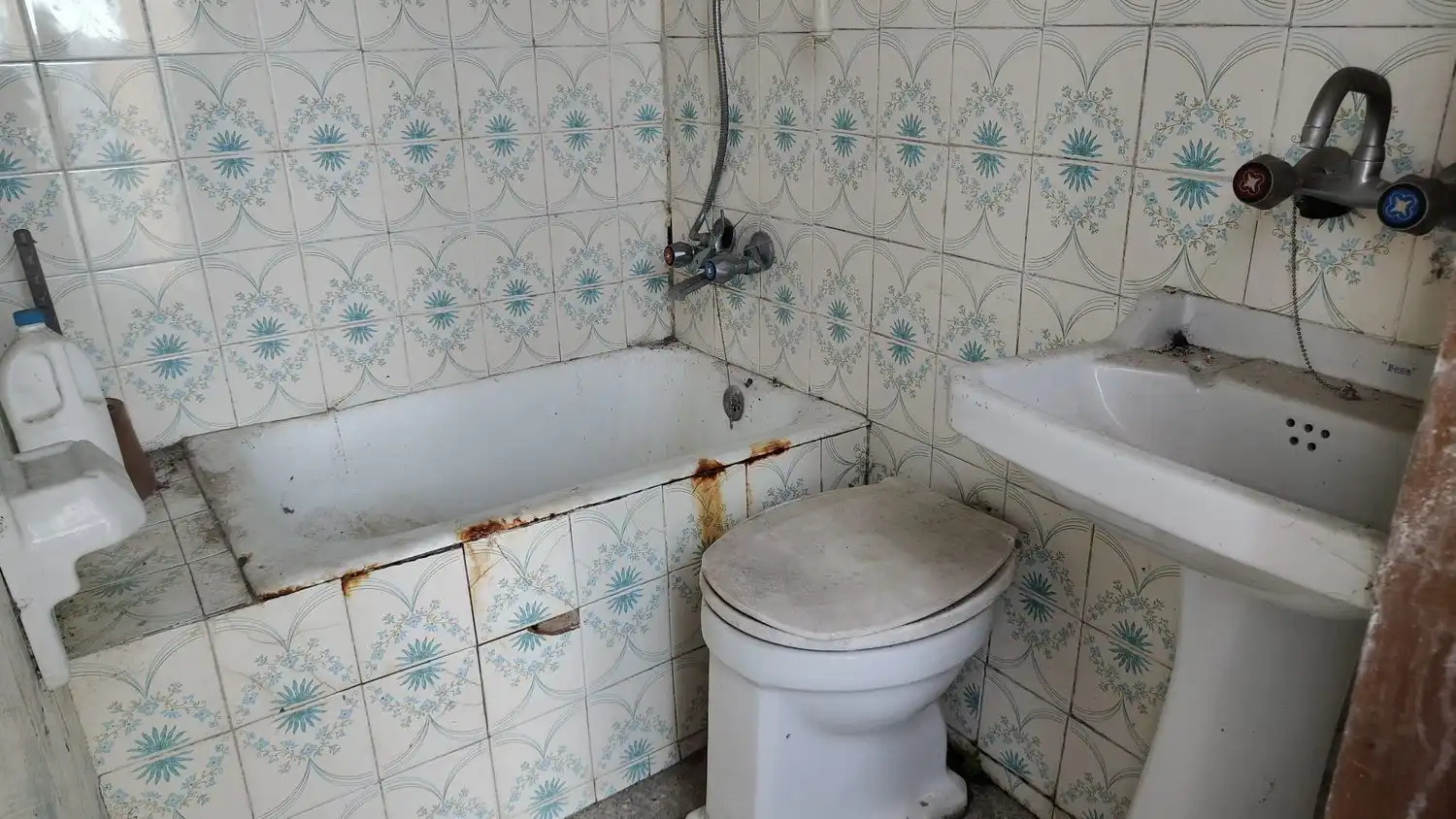 Bany de Casa o xalet en venda en San Martín del Rey Aurelio amb Piscina