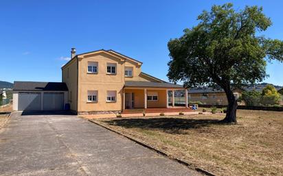 Vista exterior de Casa o xalet en venda en Ponferrada amb Calefacció, Jardí privat i Terrassa